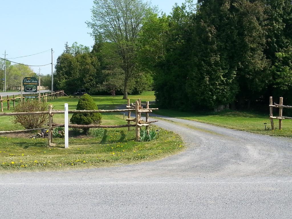 Cedar Drive Inn Crysler Zewnętrze zdjęcie